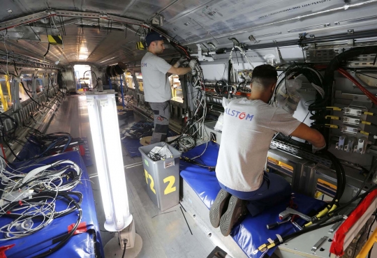 Mengintip perakitan kereta cepat Euroduplex TGV