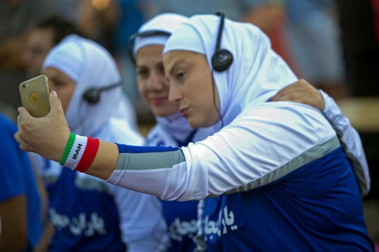 Kebolehan para pesepak bola berhijab Iran hadapi Jerman