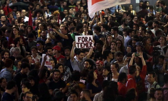 Aksi brutal warga Brasil protes penggulingan Dilma Rousseff