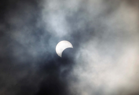 Penampakan gerhana matahari di langit Pantai Gading