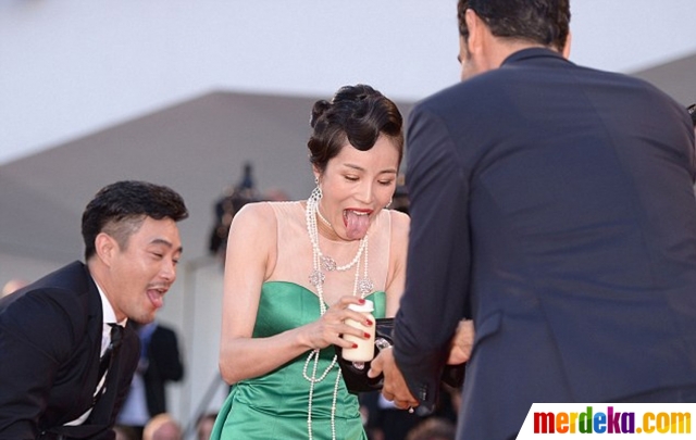 Foto : Momen kocak aktris Korea Selatan jatuh keserimpet 