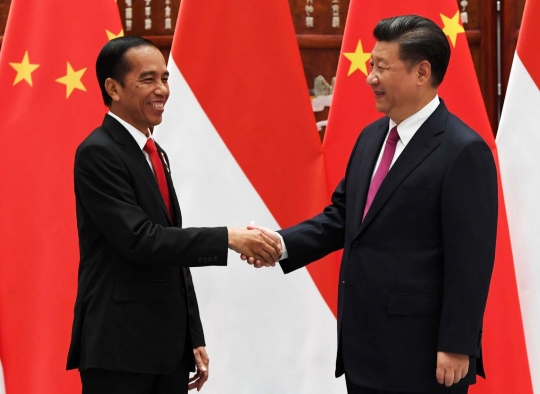 Senyum hangat Xi Jinping sambut kedatangan Jokowi di China