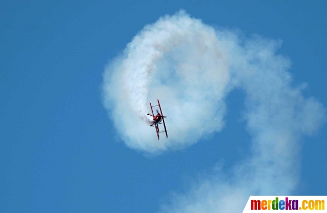 Foto : Aerobatik memukau di Canadian International Air 