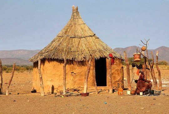 Berpakaian primitif, wanita Suku Himba pede belanja di supermarket