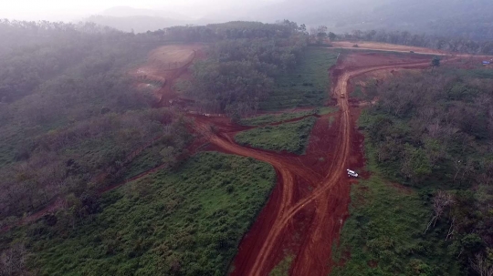 Memantau megaproyek kereta cepat yang berjalan lambat