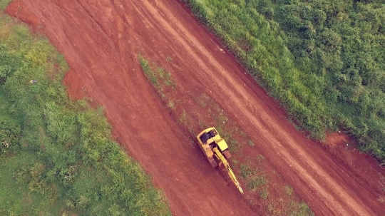 Memantau megaproyek kereta cepat yang berjalan lambat