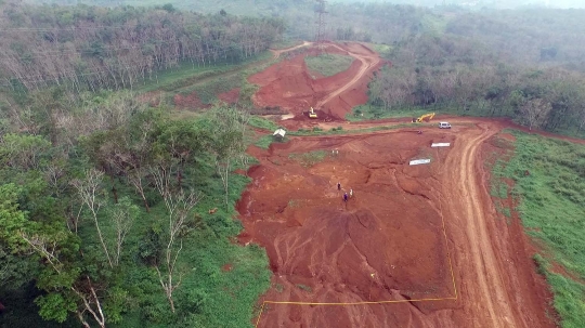 Memantau megaproyek kereta cepat yang berjalan lambat