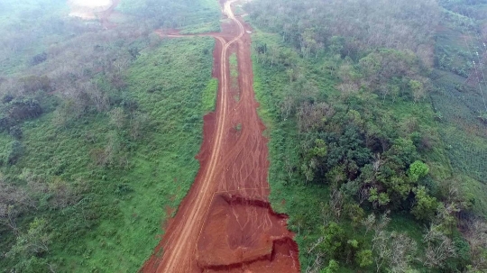 Memantau megaproyek kereta cepat yang berjalan lambat