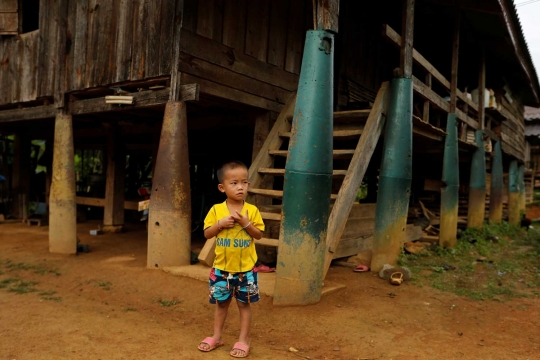 Intip perkampungan di Laos yang pondasi rumahnya terbuat dari 'bom'