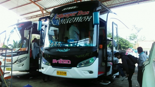 Menikmati kenyamanan dan kemewahan sleeper bus PO Brilian