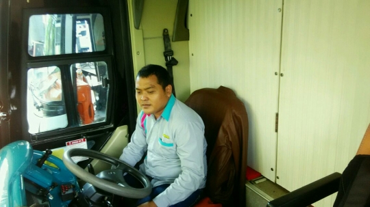 Menikmati kenyamanan dan kemewahan sleeper bus PO Brilian