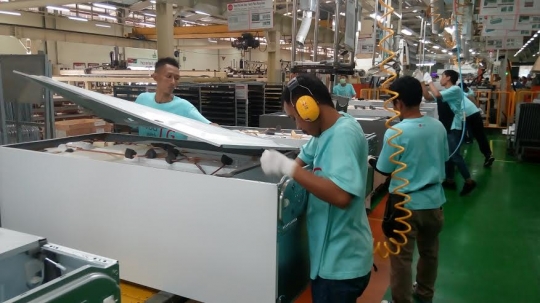 LG pamer pabrik kulkas di Banten, mampu produksi 5.000 unit per hari