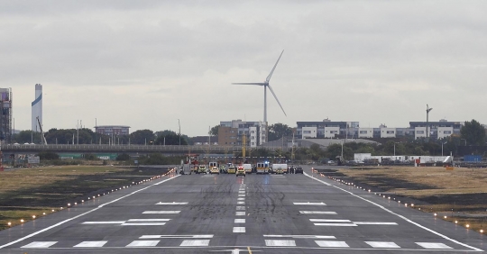 Kecam rasisme, 9 demonstran blokade Bandara London City