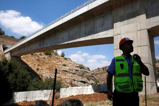 Melihat proyek kereta berkecepatan tinggi di Israel