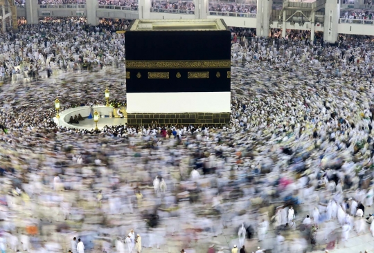 Kekhusyukan jemaah haji laksanakan tawaf