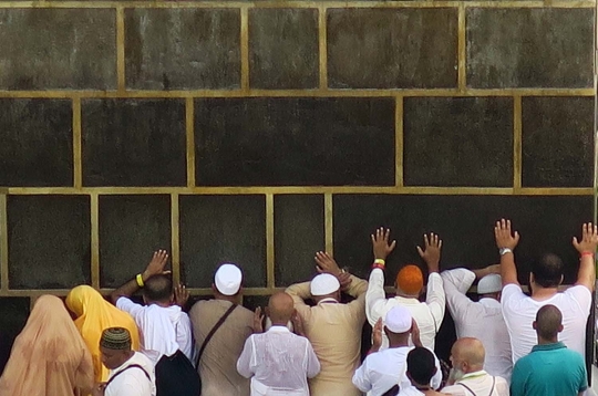 Kekhusyukan jemaah haji laksanakan tawaf