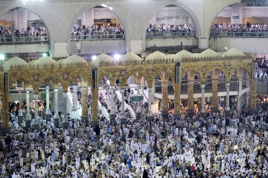 Kekhusyukan jemaah haji laksanakan tawaf