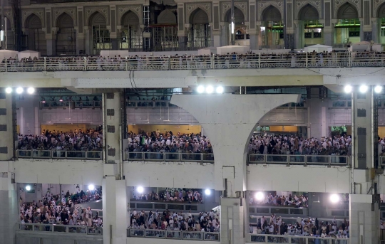 Kekhusyukan jemaah haji laksanakan tawaf