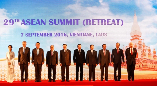 Keakraban Jokowi bersama pemimpin negara peserta KTT ASEAN