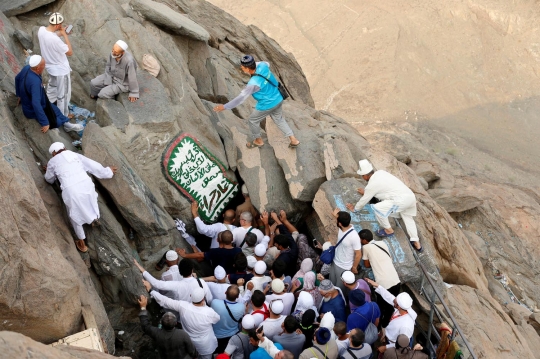 Kumandang doa jemaah haji di puncak Jabal Nur