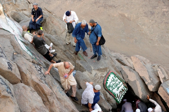 Kumandang doa jemaah haji di puncak Jabal Nur