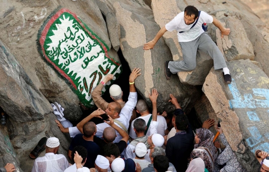 Kumandang doa jemaah haji di puncak Jabal Nur