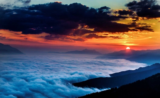 Menikmati keindahan sunrise di Austria