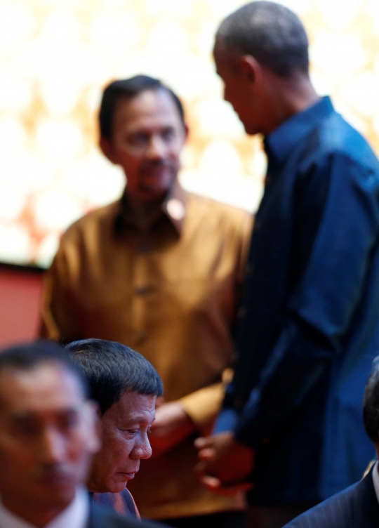 Ekspresi Obama dan Duterte ketika bertemu di ASEAN Summit