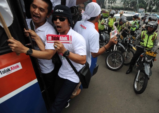 Aksi unjuk rasa tolak Ahok di Bundaran HI diusir polisi