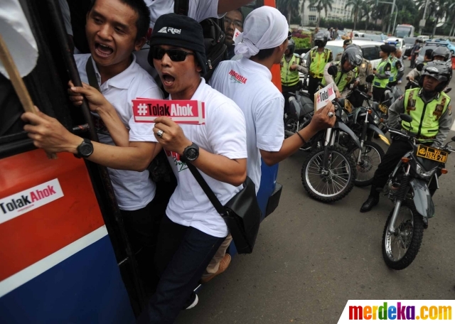 dari jakarta diusir ahok merdeka.com unjuk HI Ahok tolak diusir di Bundaran  rasa polisi Aksi