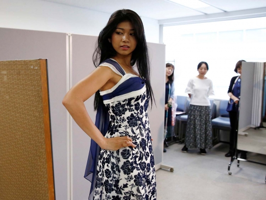 Pesona wanita keturunan India menangkan Miss Japan 2016