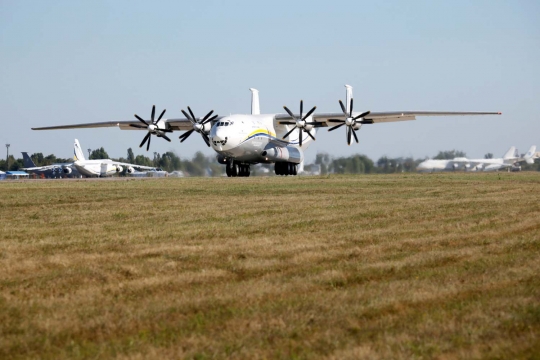 Penampakan Antonov An-22 Antei, pesawat turbotrop terbesar di dunia