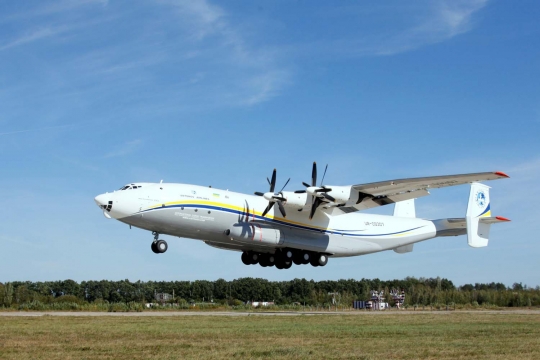 Penampakan Antonov An-22 Antei, pesawat turbotrop terbesar di dunia