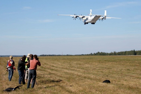 Penampakan Antonov An-22 Antei, pesawat turbotrop terbesar di dunia