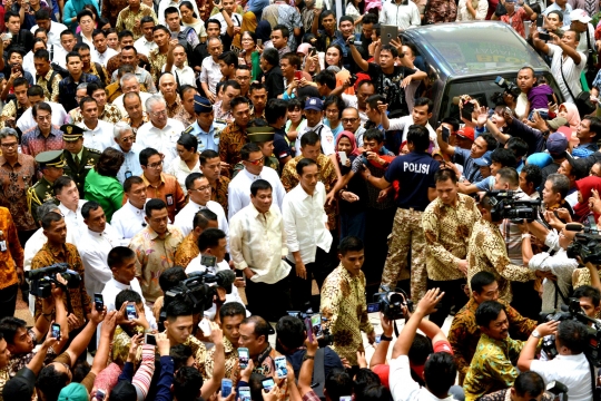 Aksi blusukan Jokowi dan Duterte di Pasar Tanah Abang