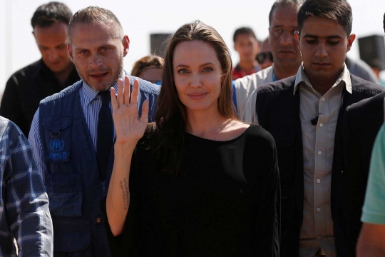 Angelina Jolie temui anak-anak pengungsi Suriah di Yordania