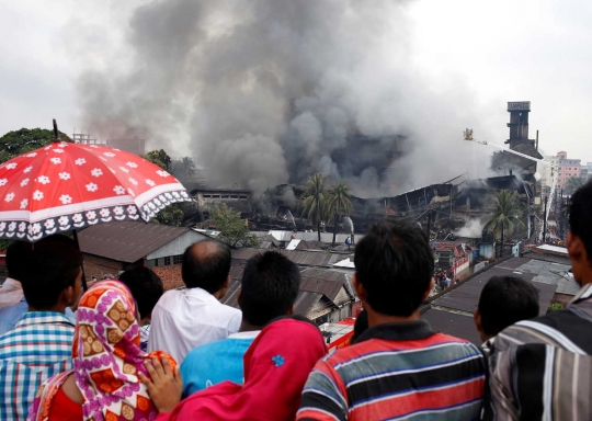Kebakaran hebat hanguskan pabrik di Bangladesh, 22 orang tewas