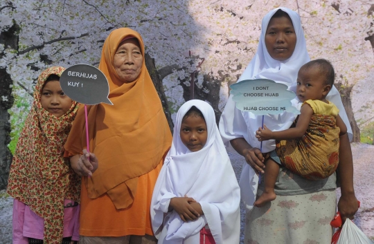 Ratusan perempuan peringati Hari Solidaritas Hijab Internasional