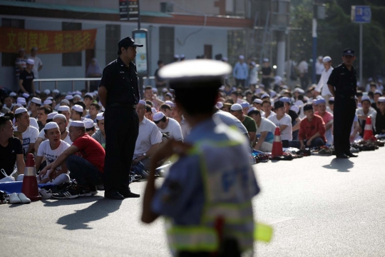 Kekhusyukan muslim China laksanakan Salat Id meski jadi tontonan