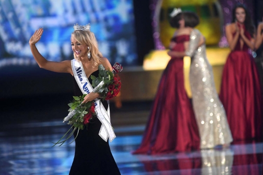 Pesona wanita 21 tahun dari Arkansas menangkan Miss America 2017