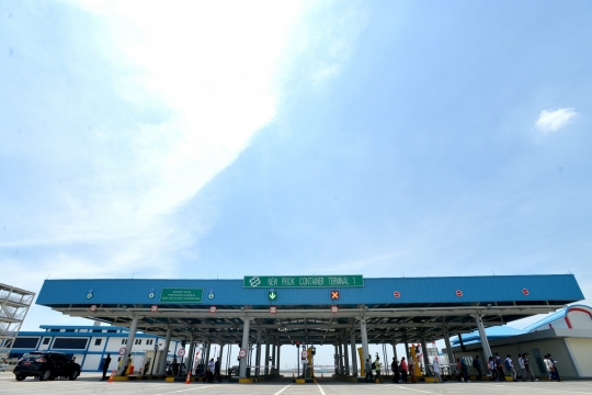 Melihat lebih dekat Terminal Peti Kemas New Priok