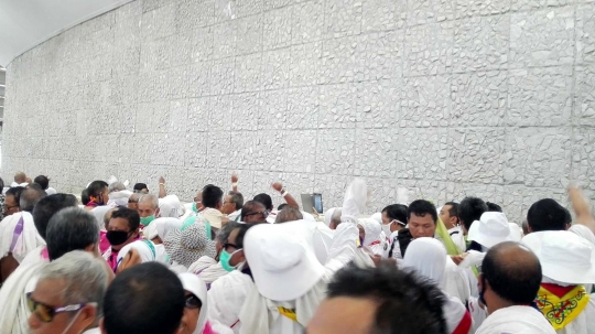 Kepadatan jemaah haji Indonesia jalani lempar jumrah