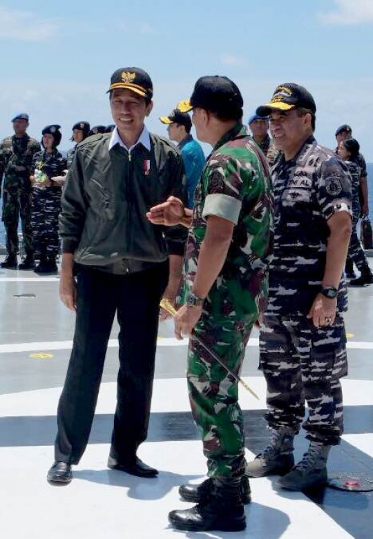 Jokowi tinjau uji coba senjata strategis TNI AL di Laut Jawa