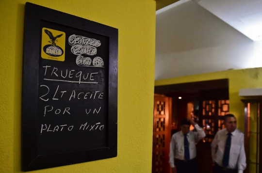 Dilanda krisis, restoran di Venezuela barter makanan dengan minyak