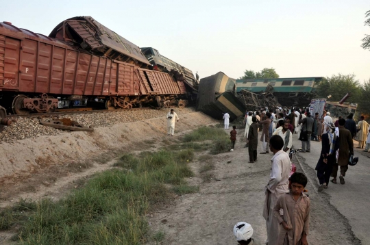 Tragisnya tabrakan kereta di Pakistan, 6 tewas dan ratusan terluka