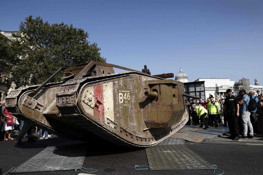 Berusia 100 tahun, tank uzur Perang Dunia I diarak keliling London