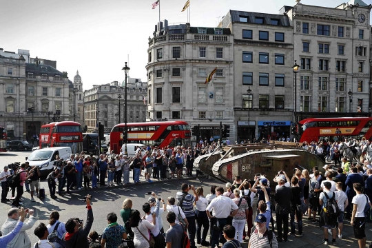 Berusia 100 tahun, tank uzur Perang Dunia I diarak keliling London