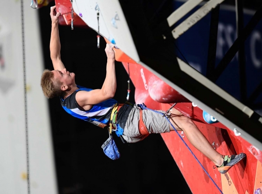 Menyaksikan serunya Kejuaraan Dunia Climbing 2016 di Paris