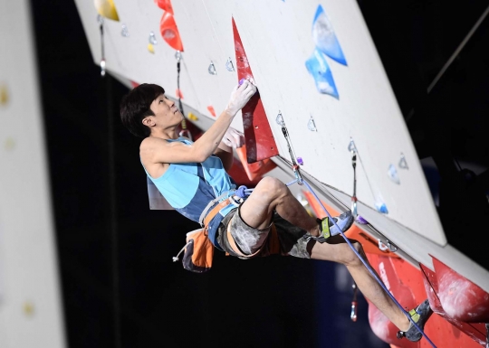 Menyaksikan serunya Kejuaraan Dunia Climbing 2016 di Paris