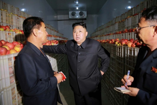 Semringah Kim Jong-un kebun apelnya subur